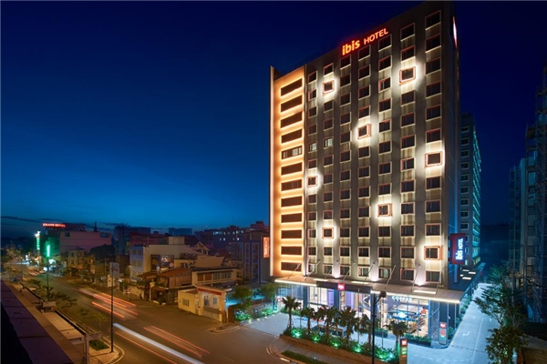 5,600m2 sàn vinyl khách sạn Ibis Saigon Airport