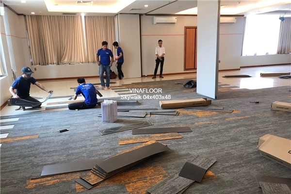 Khách Sạn Đông Du Q1 - Thảm Trải Sàn Skywalk tấm ghép phối màu