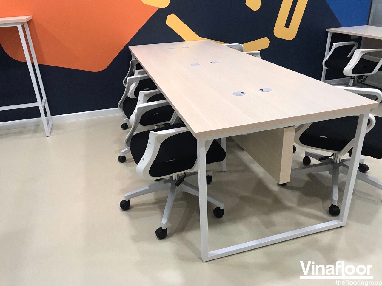san vinyl mau trang
